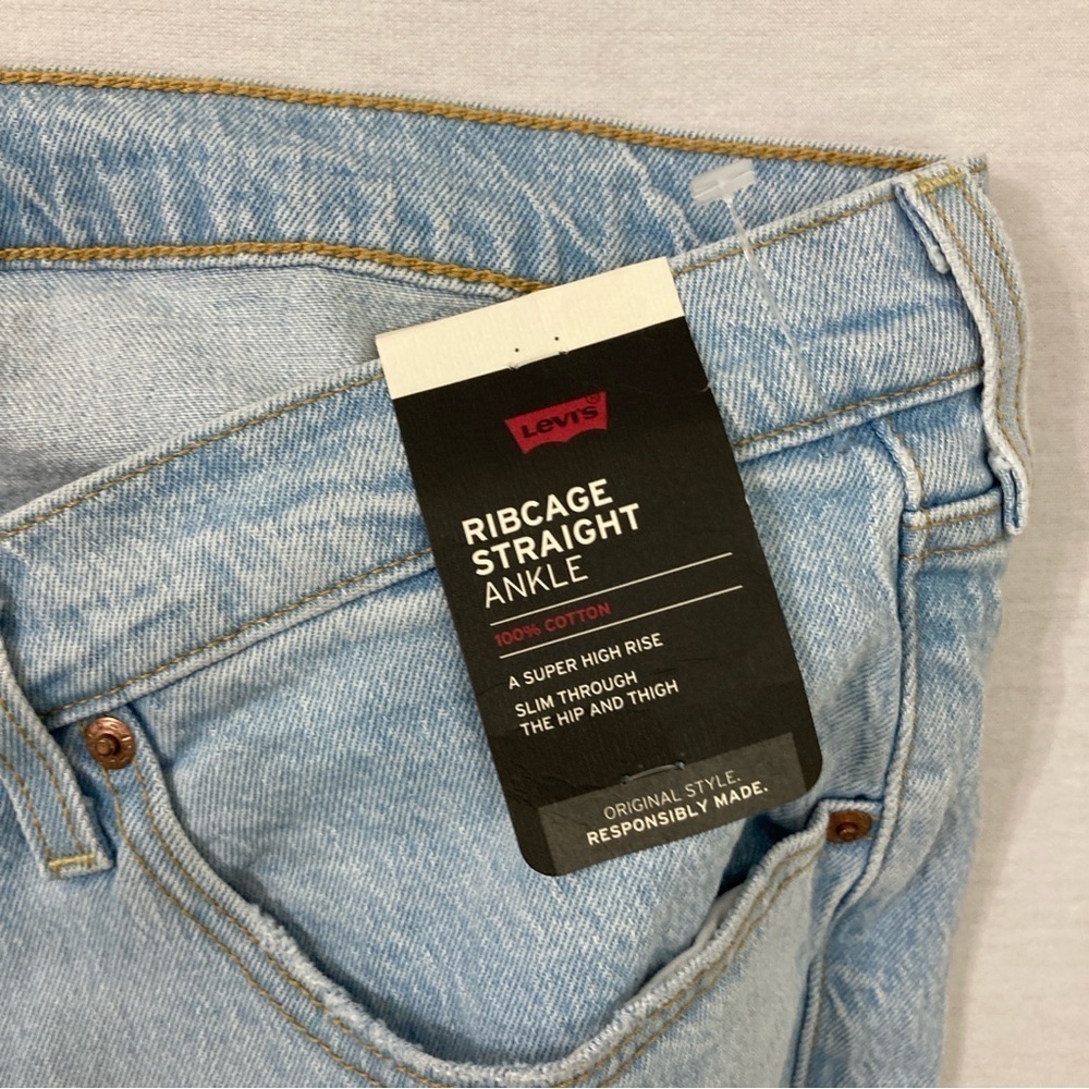 Levi's Light Wash Distressed Women’s Jeans - Picture 13 of 13